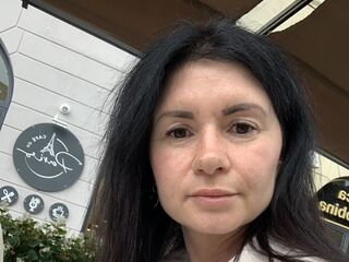 free adult cam YulieAnna